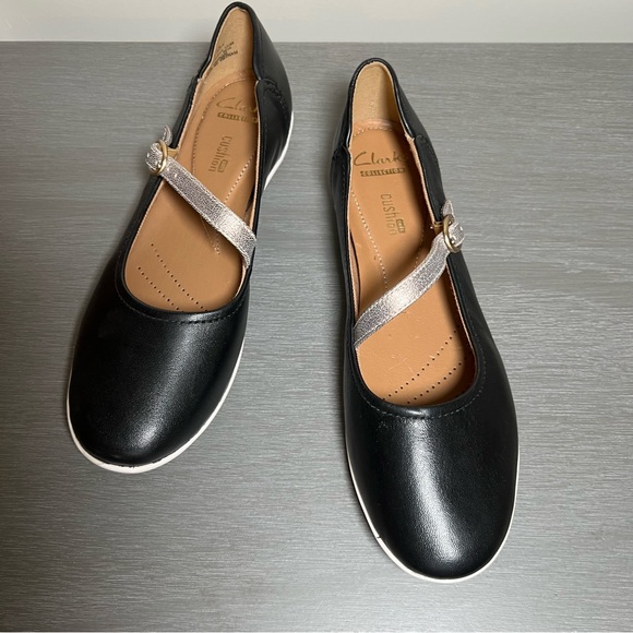 Clarks  “Helina Amo” Mary Jane Shoe - Picture 1 of 6